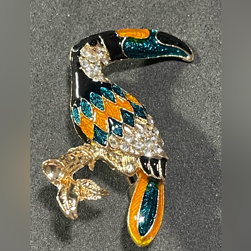 Elegant Enamel &  Gold Tone and Rhinestones Tuscan Bird Brooch Lapel Pin